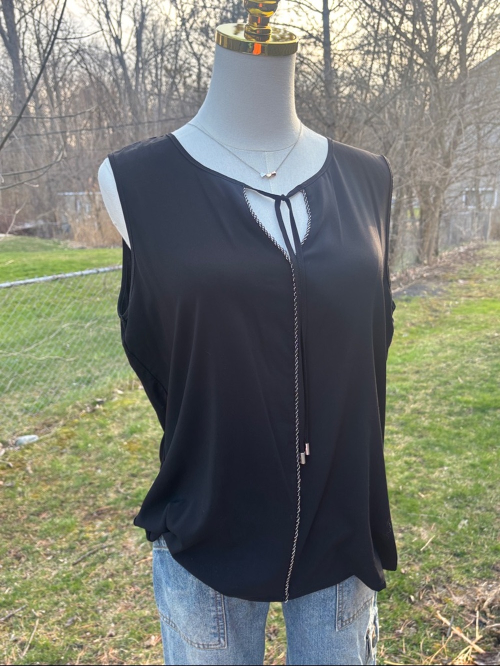 Women's Black Sleeveless Tie-Neck Tank Top